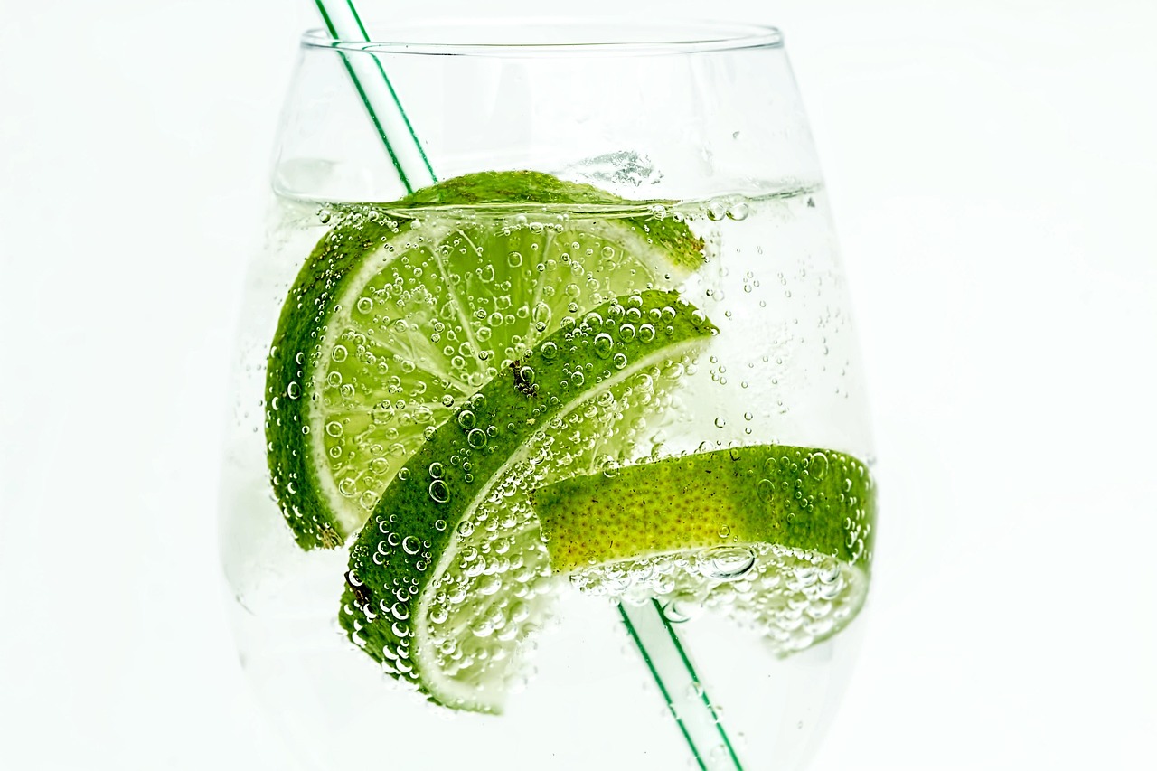 lime, drink, glass, club soda, cocktail, juice, cold, refreshment, straw, alcohol, beverage, refreshing, gin, tasty, cold dri