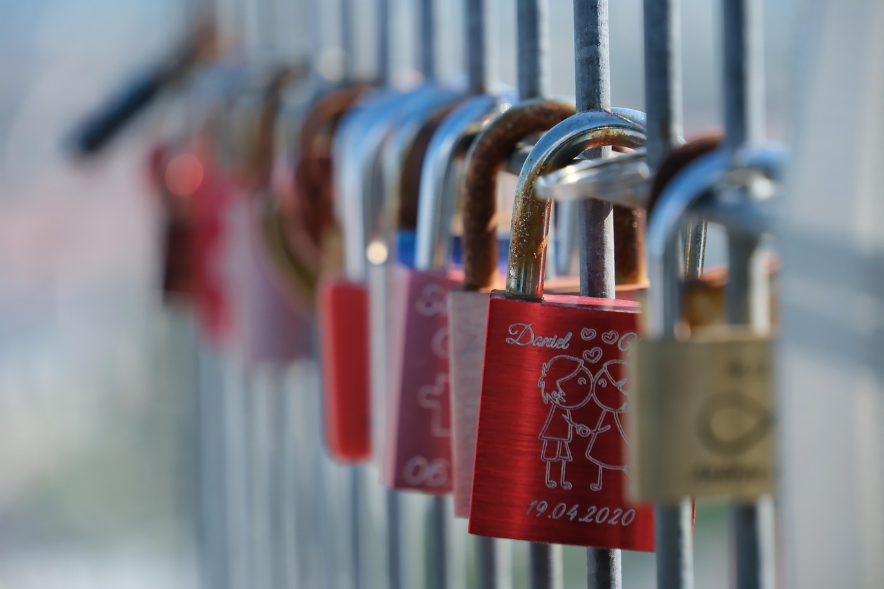 lock, love, romance, hang, leipzig, germany, red