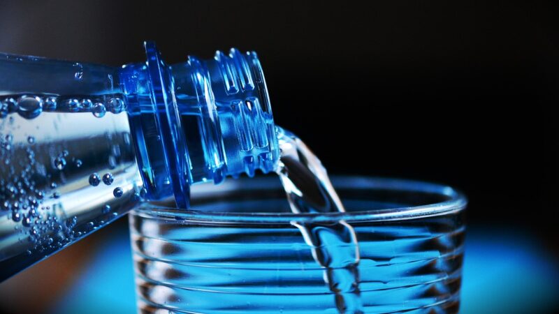 bottle, mineral water, glass, pour, pouring, pouring water, bottle of water, drinking water, plastic bottle, liquid, blue, dr