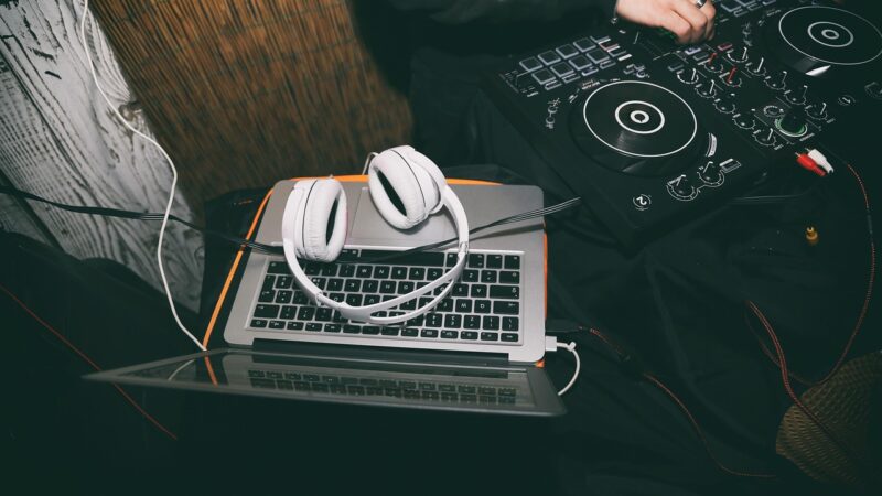 headphones, laptop, dj, music, dj controller, disc jockey, headset, audio, sound, entertainment, playing, nightlife, party, c