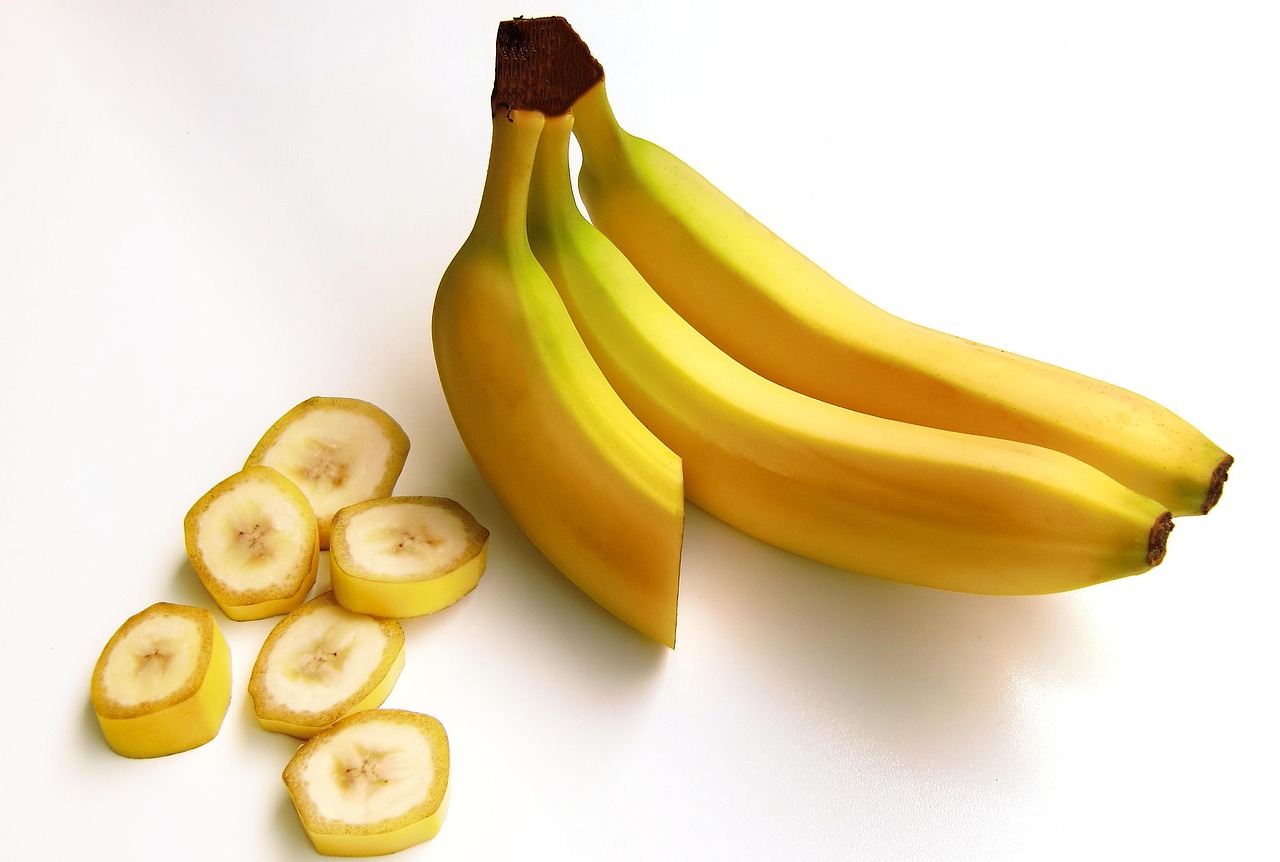 bananas, sliced, slices, yellow bananas, fruits, sweet, yellow, sliced bananas, fresh, organic, ripe, healthy, potassium, iso